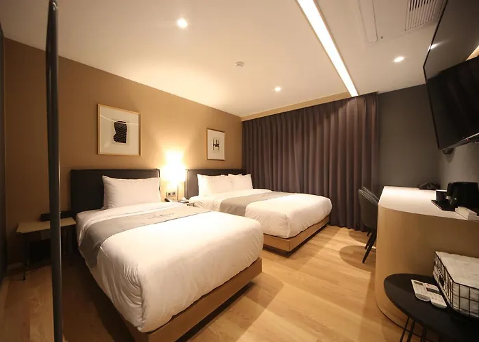 Dongnae Hound Sajik Minam Station Hotel *