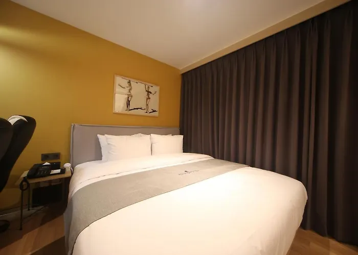 Dongnae Hound Sajik Minam Station Hotel *