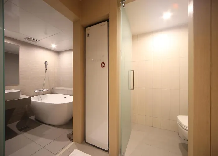 Hotel Dongnae Hound Sajik Minam Station *