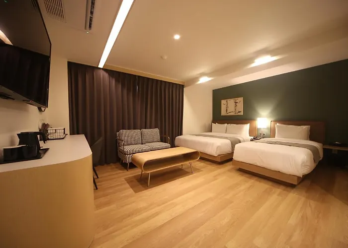 Dongnae Hound Sajik Minam Station Hotel *