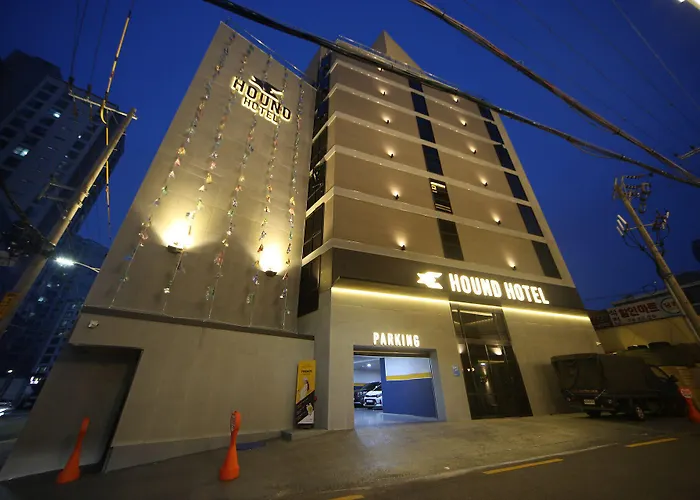 Hotel Dongnae Hound Sajik Minam Station