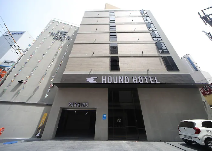 Dongnae Hound Sajik Minam Station Hotel