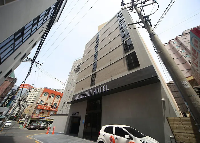 Hotel Dongnae Hound Sajik Minam Station *