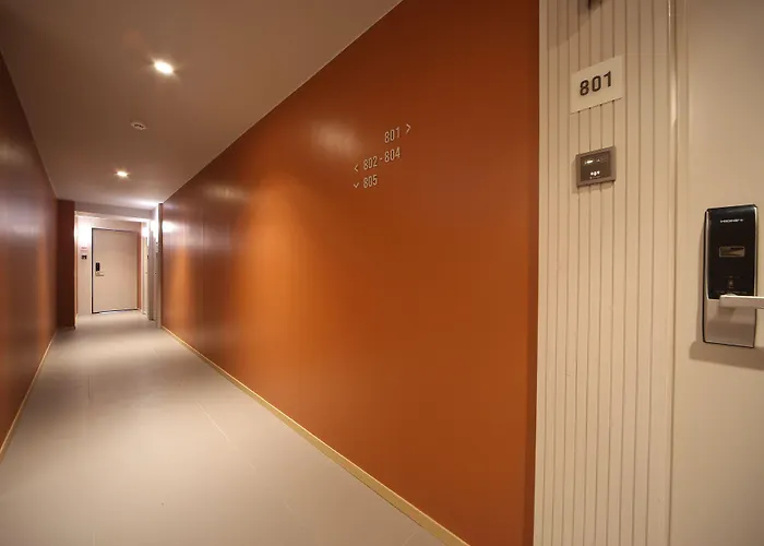 Hotel Dongnae Hound Sajik Minam Station