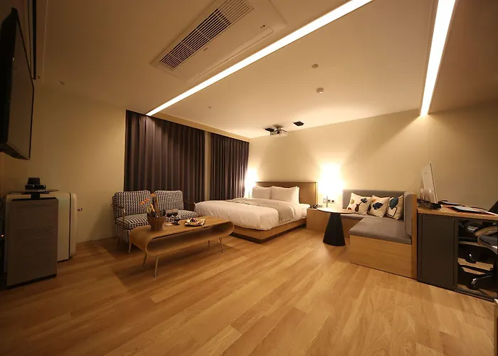 Dongnae Hound Sajik Minam Station Hotel Busan