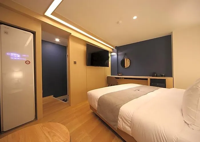 Dongnae Hound Sajik Minam Station Hotel
