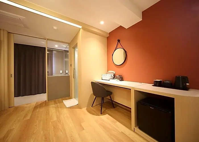 Dongnae Hound Sajik Minam Station Hotel *