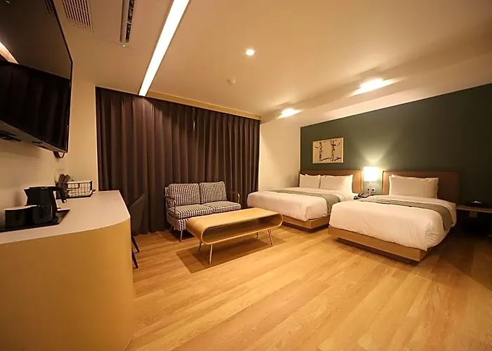 Dongnae Hound Sajik Minam Station Hotel Busan