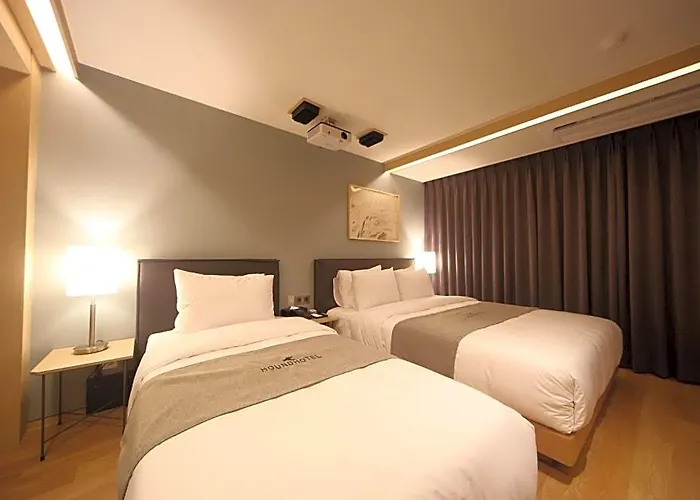Hotel Dongnae Hound Sajik Minam Station *