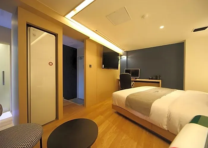 Dongnae Hound Sajik Minam Station Hotel Busan