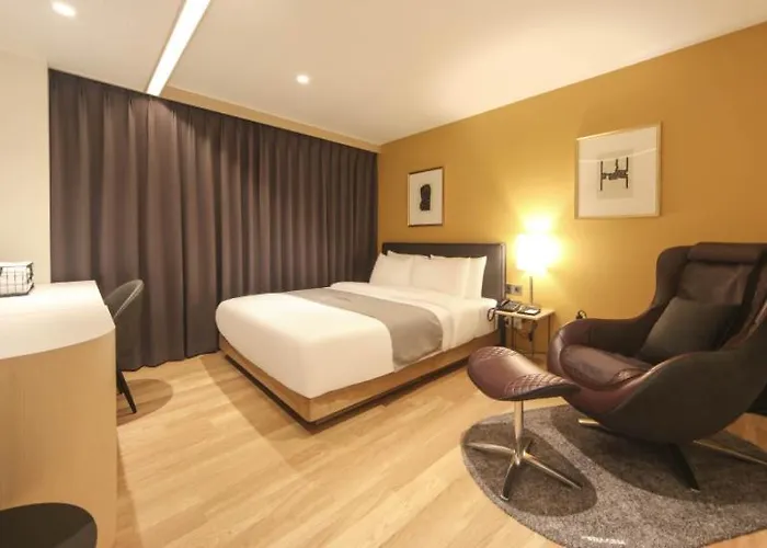 Dongnae Hound Sajik Minam Station Hotel *
