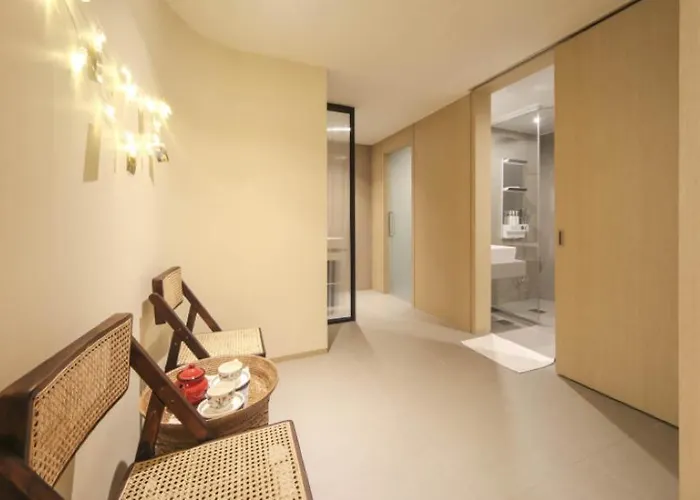 Dongnae Hound Sajik Minam Station Hotel