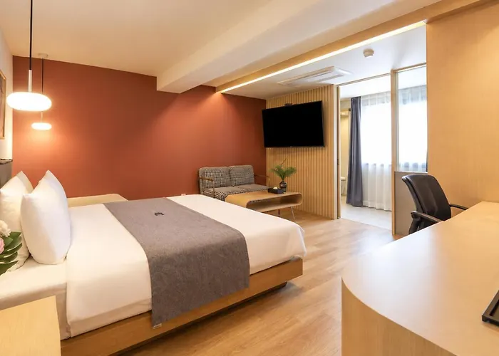 Hotel Dongnae Hound Sajik Minam Station
