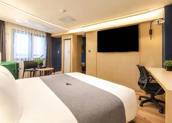 Dongnae Hound Sajik Minam Station Hotel *